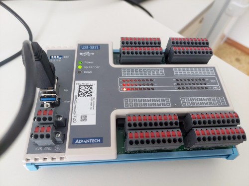 USB-5855 with the first output LED lit